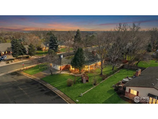 a black and white photo of a city