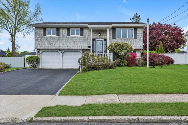 $598,999 | 52 Mississippi Avenue, Bay Shore, NY 11706