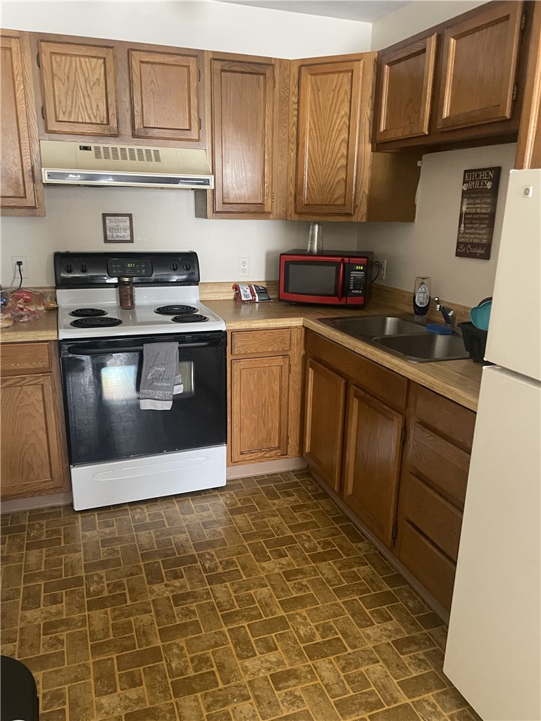 101 Main Street Phelps, NY 14532 - Photo 44 of 50 Apartment 3 kitchen.