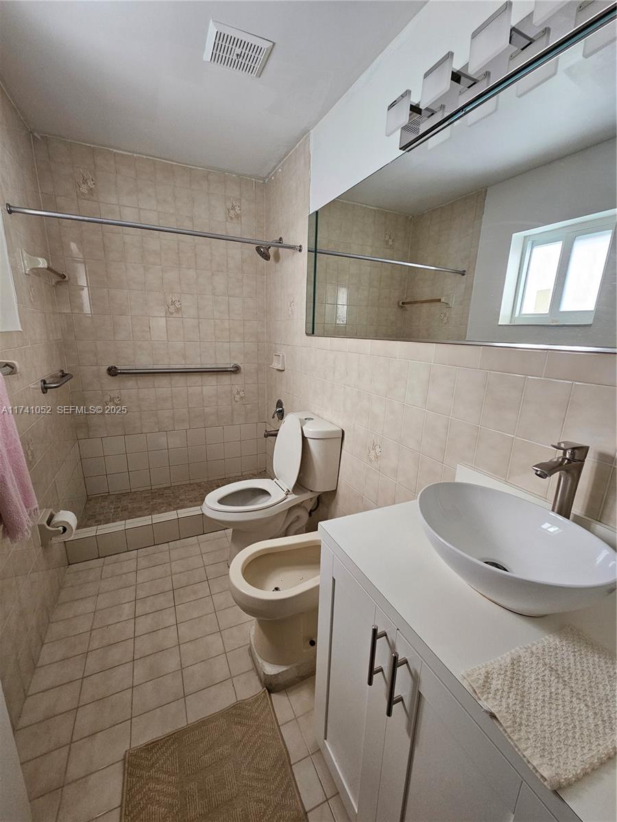 Mango Hill Hialeah, FL 33012 - Photo 13 of 23