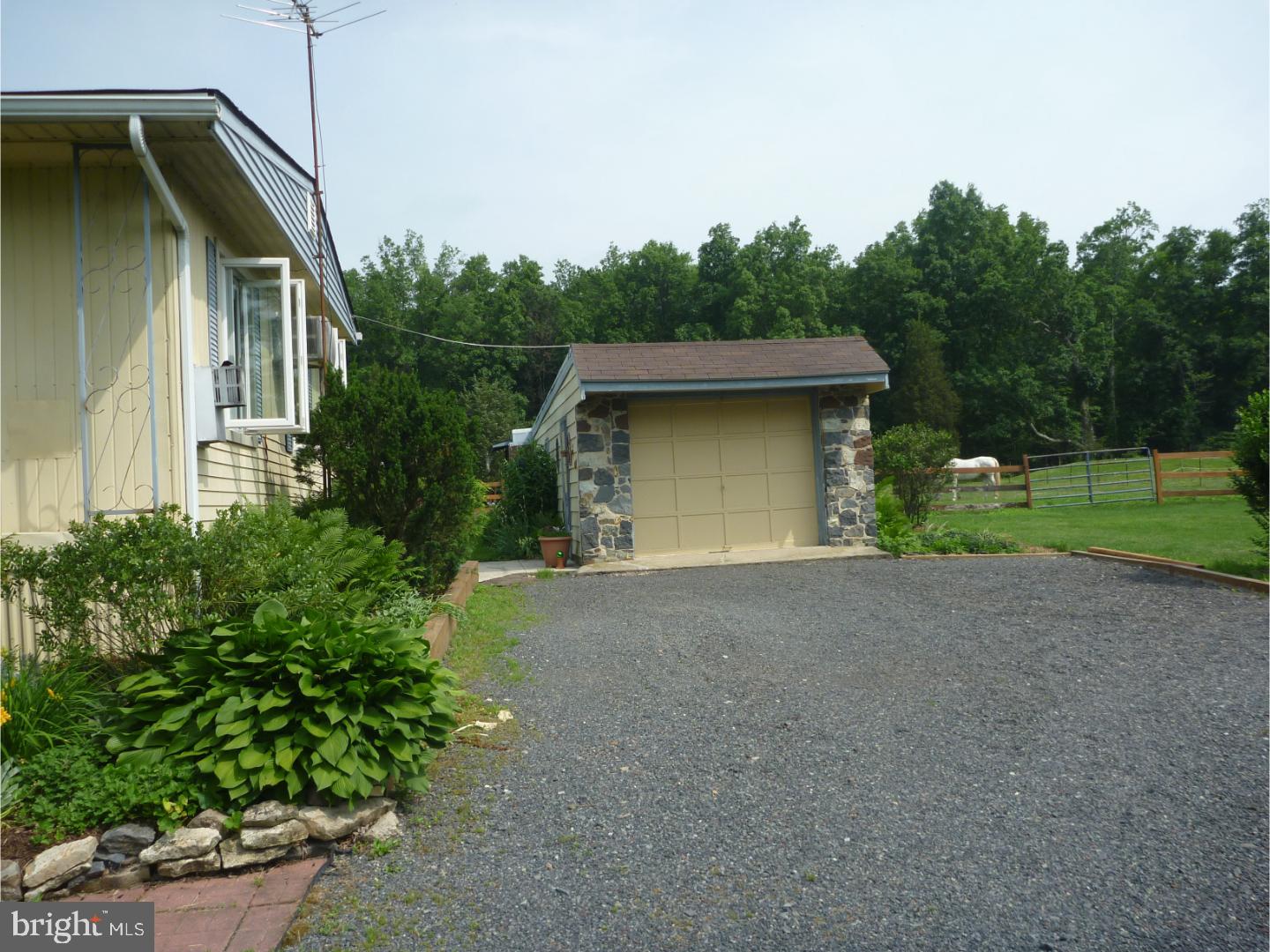 685 Apple Road Quakertown, PA 18951 - Photo 8 of 25 Gallery Image 8