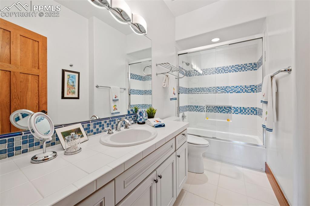 3833 Lorraine Road Larkspur, CO 80118 - Photo 21 of 40 a bathroom with a sink vanity granite toilet tub and shower