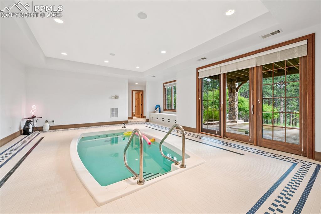 3833 Lorraine Road Larkspur, CO 80118 - Photo 24 of 40 a living room with furniture and a large window
