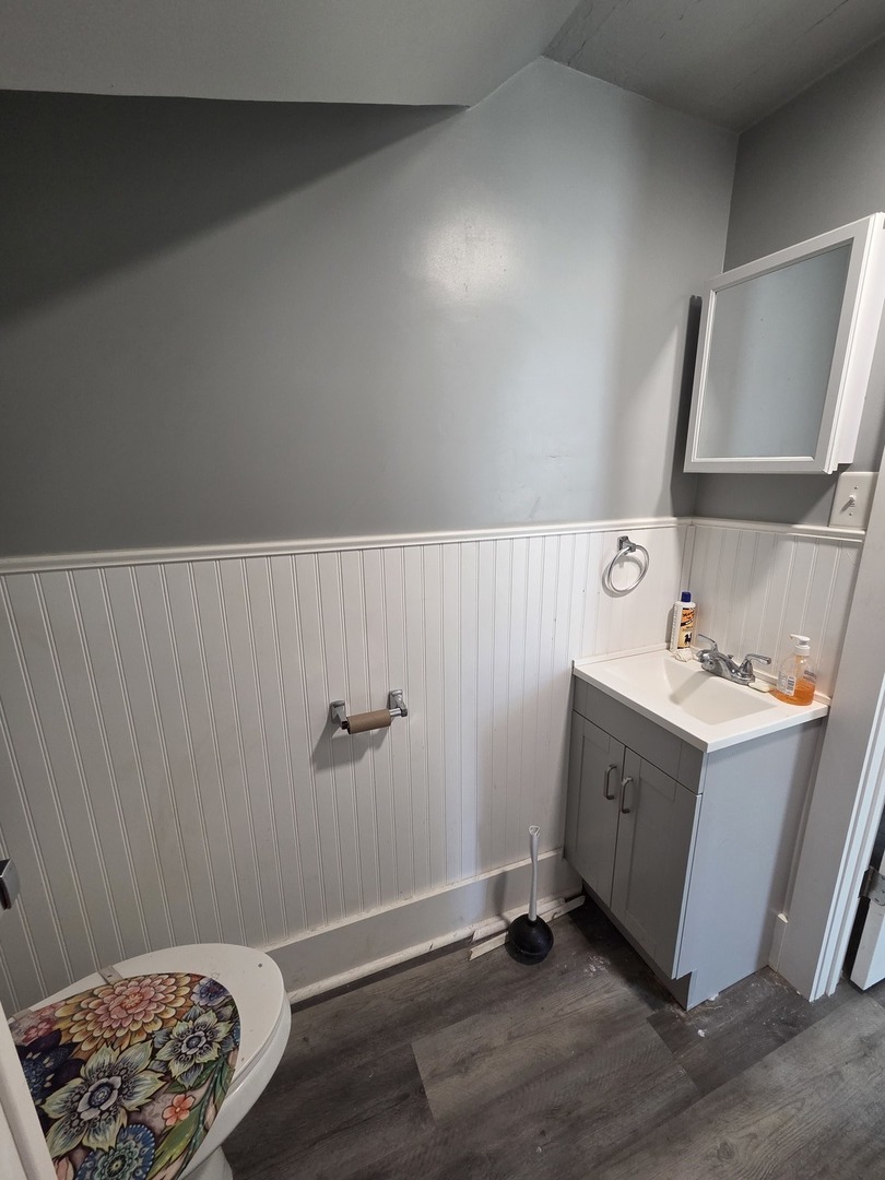 335 6th Avenue North Clinton, IA 52732 - Photo 20 of 23 a room with a wooden floor and a window