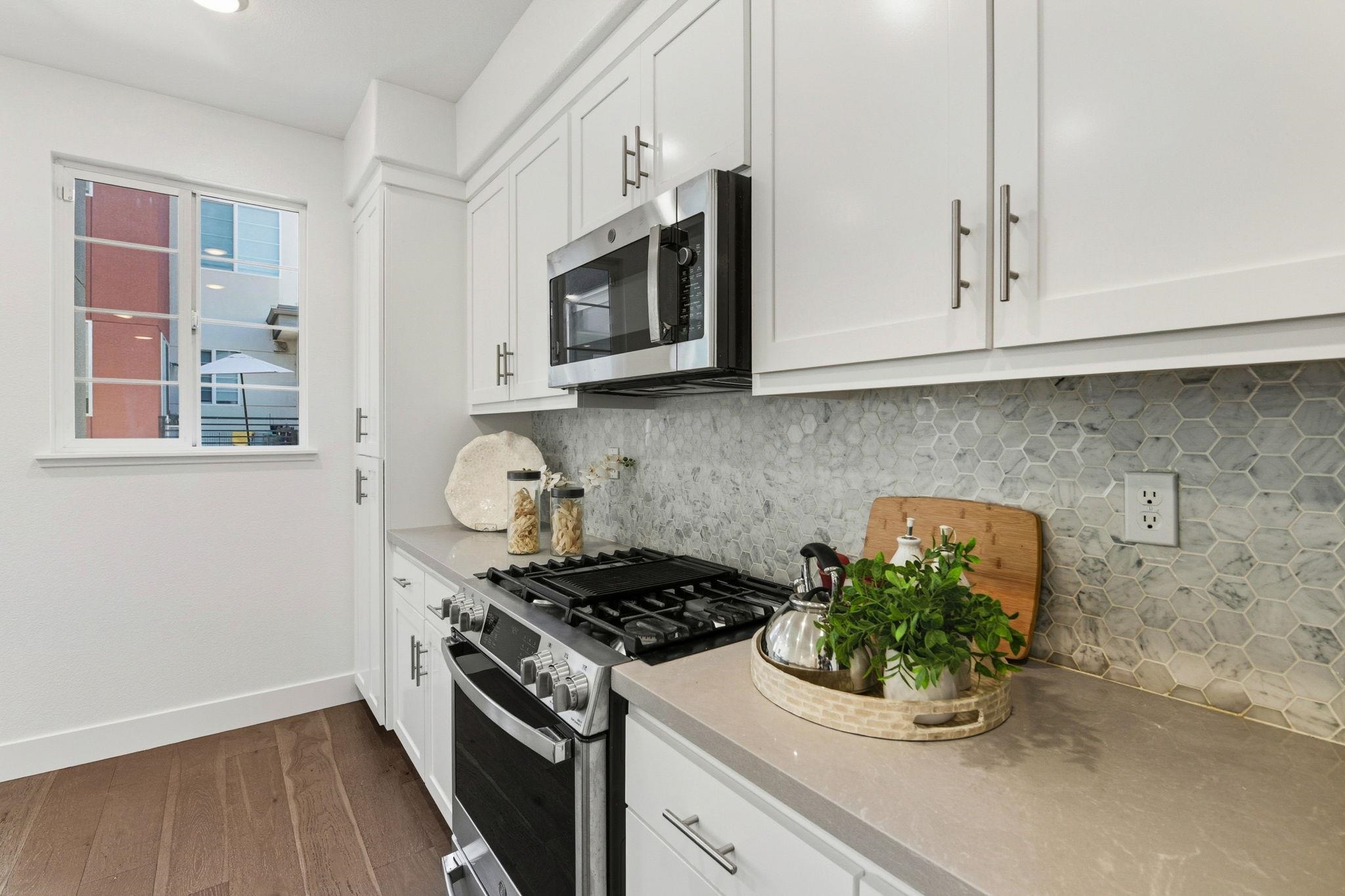 29322 Hub Lane Hayward, CA 94544 - Photo 10 of 34