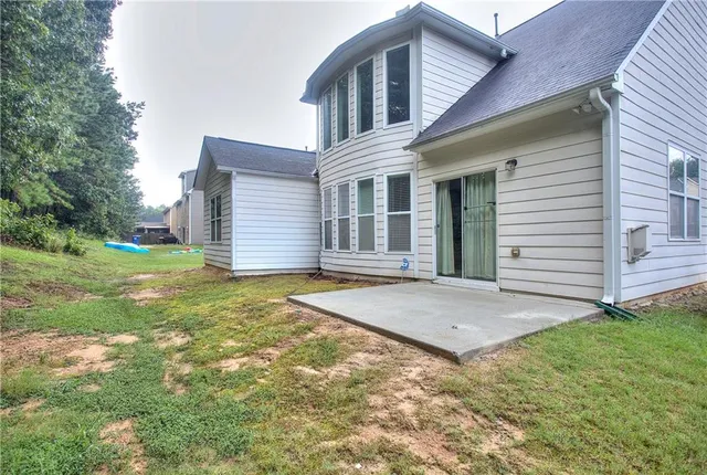 a view of a house with a yard and garage