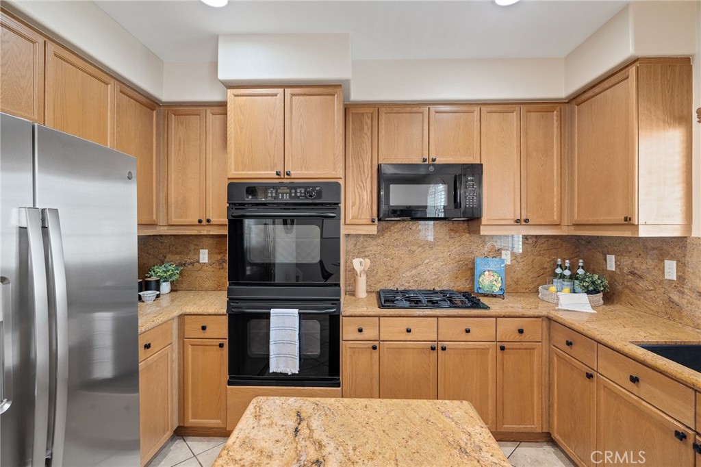 2786 Border Avenue Torrance, CA 90501 - Photo 17 of 47 a kitchen with stainless steel appliances granite countertop a refrigerator stove and sink