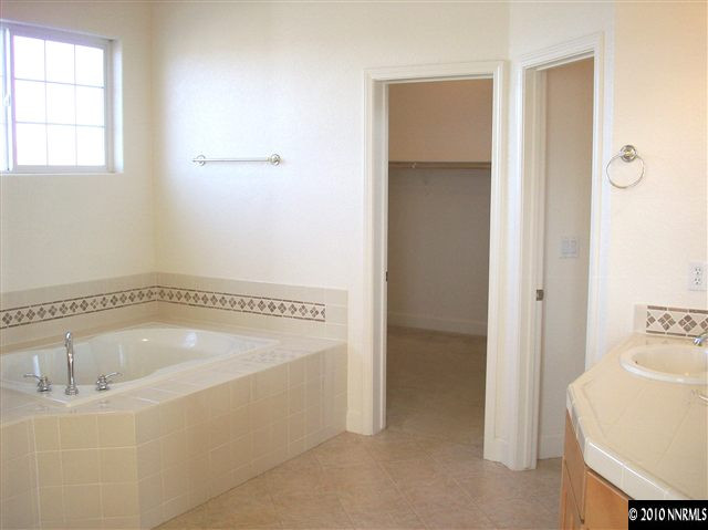 1696 Moquith Court Reno, NV 89521 - Photo 8 of 8 a bathroom with a tub