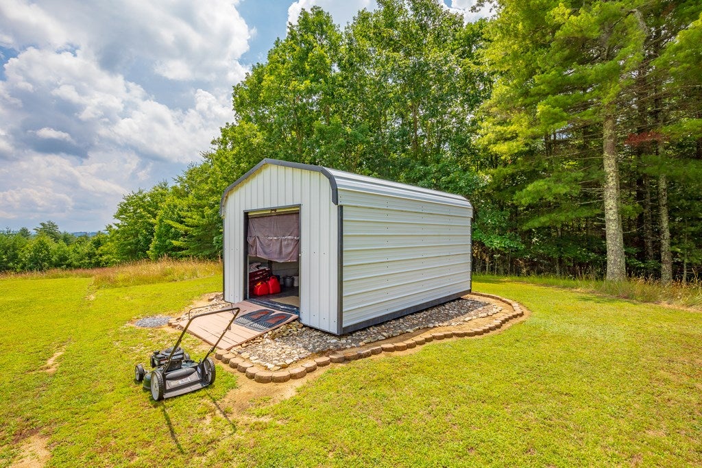 1099 Pine Mountain Road Independence, VA 24348 - Photo 46 of 61 Gallery Image 46