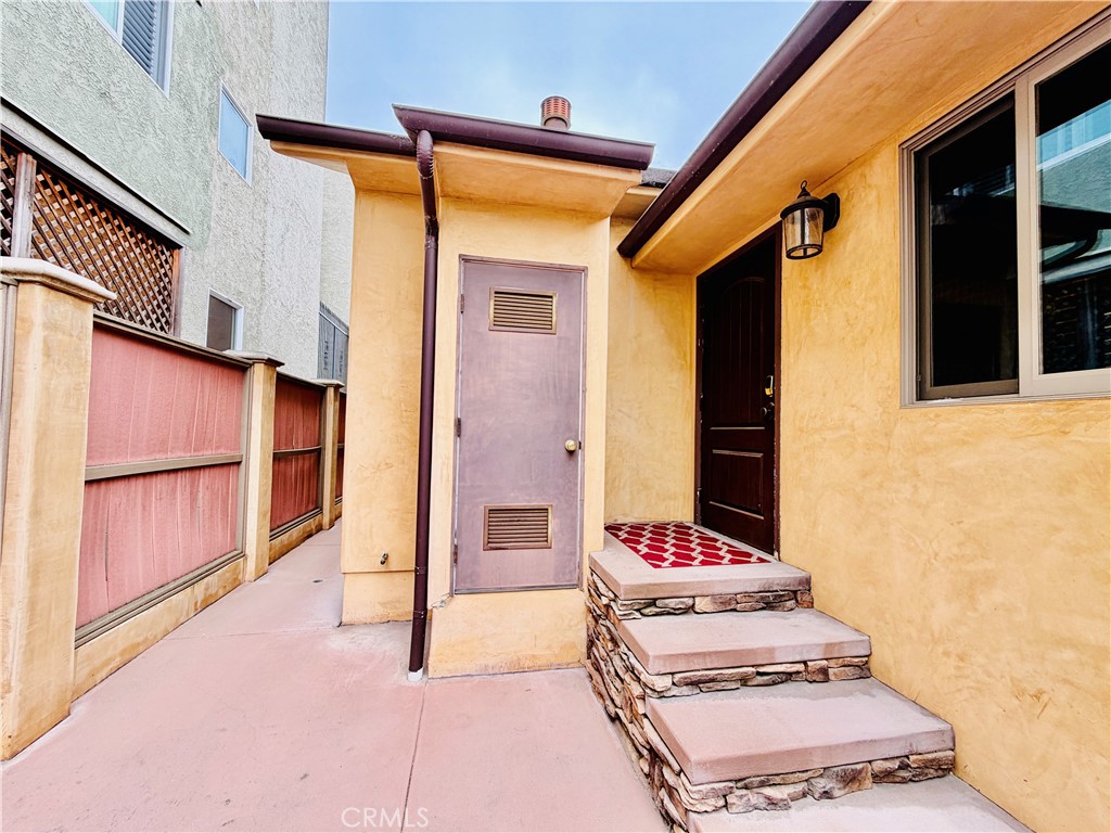116 Termino Avenue Long Beach, CA 90803 - Photo 32 of 67 Back yard