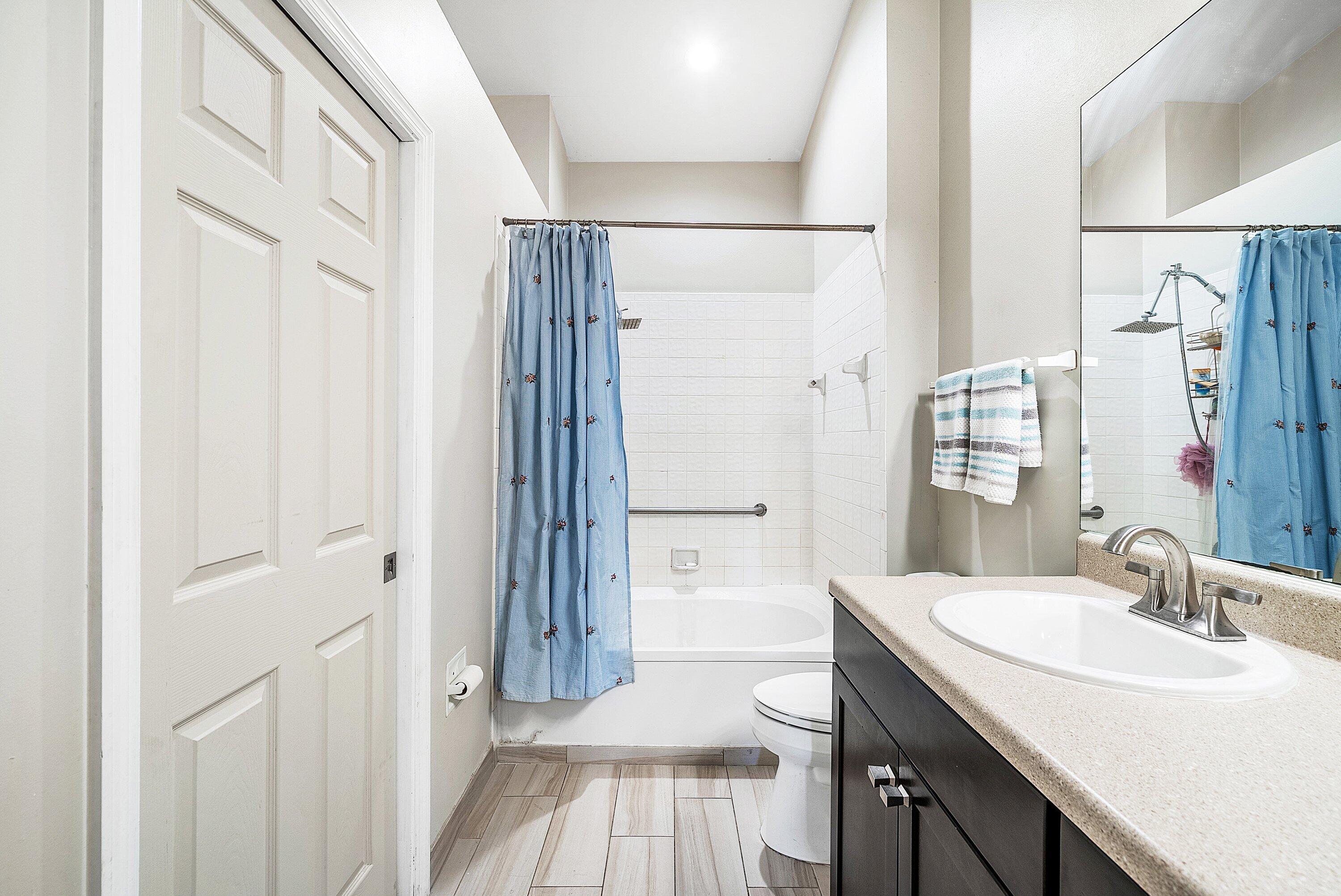 16 Ripley Way Boynton Beach, FL 33426 - Photo 17 of 29 Bathroom access to LARGE WALK-IN Closet