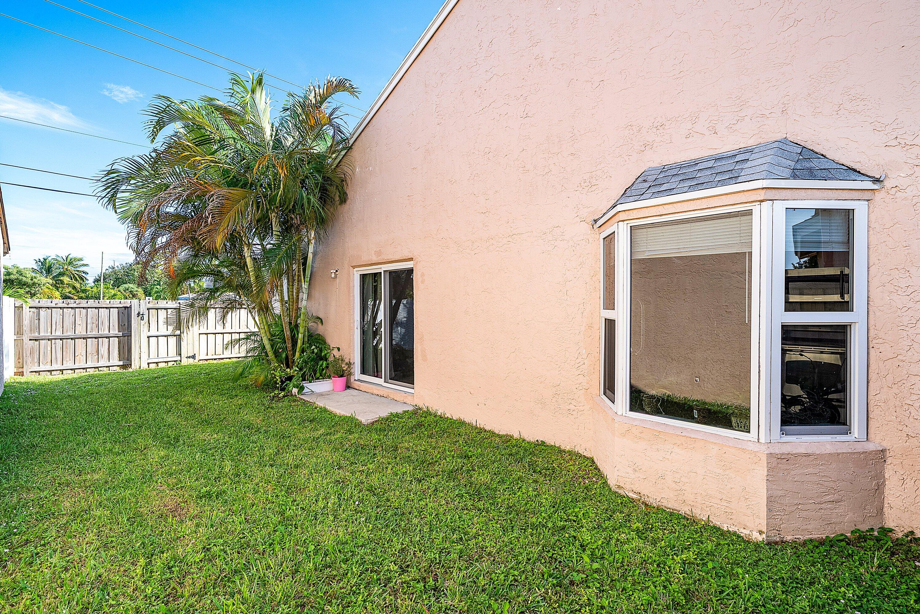16 Ripley Way Boynton Beach, FL 33426 - Photo 23 of 29 PRIVATE Outdoor Space