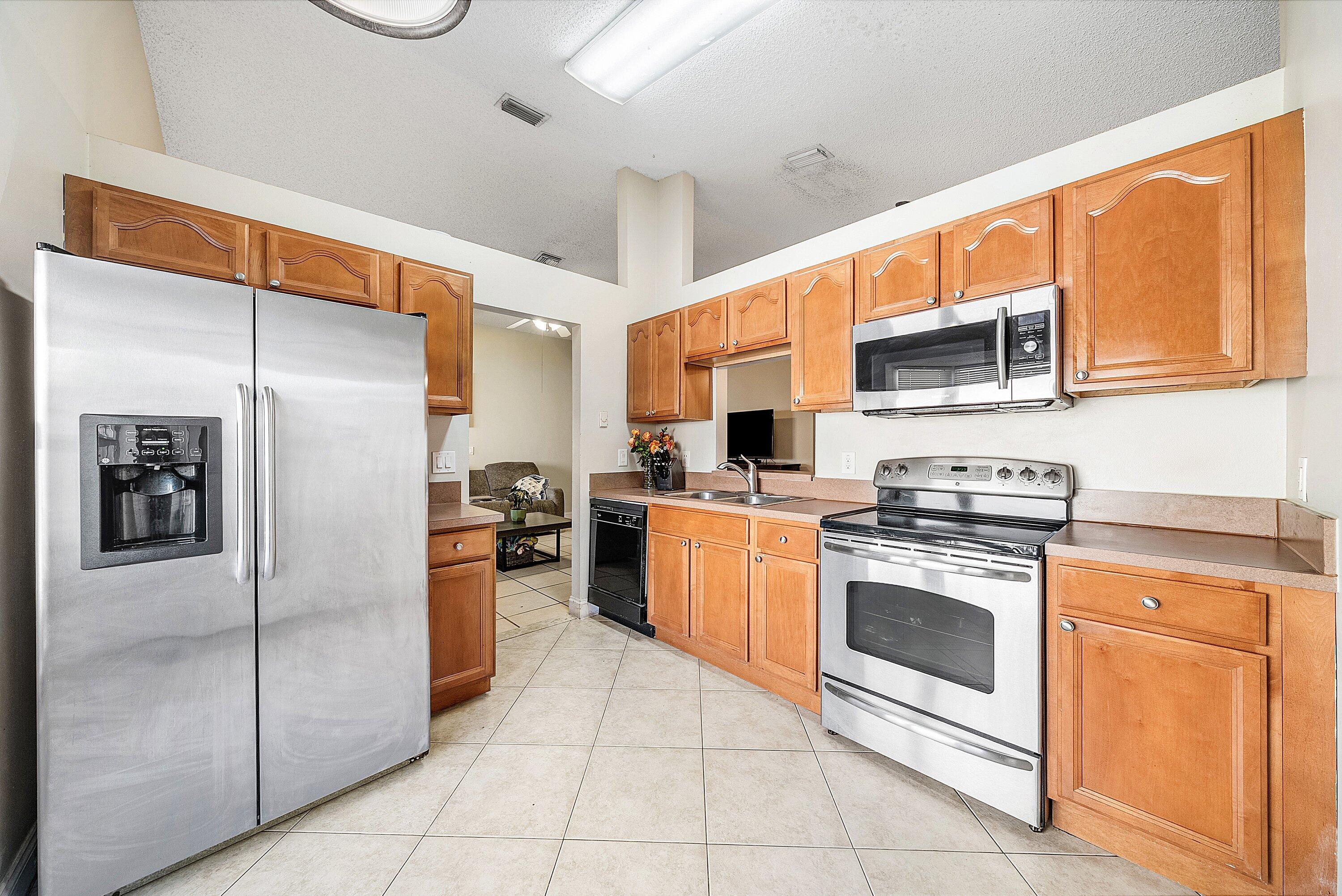 16 Ripley Way Boynton Beach, FL 33426 - Photo 10 of 29 Eat-in Kitchen