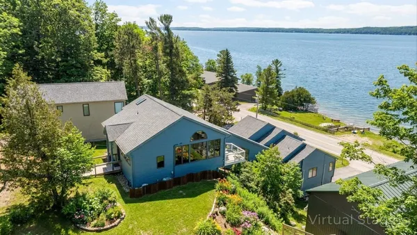 $1,785,000 | 3142 Crystal Drive, Beulah, MI 49617