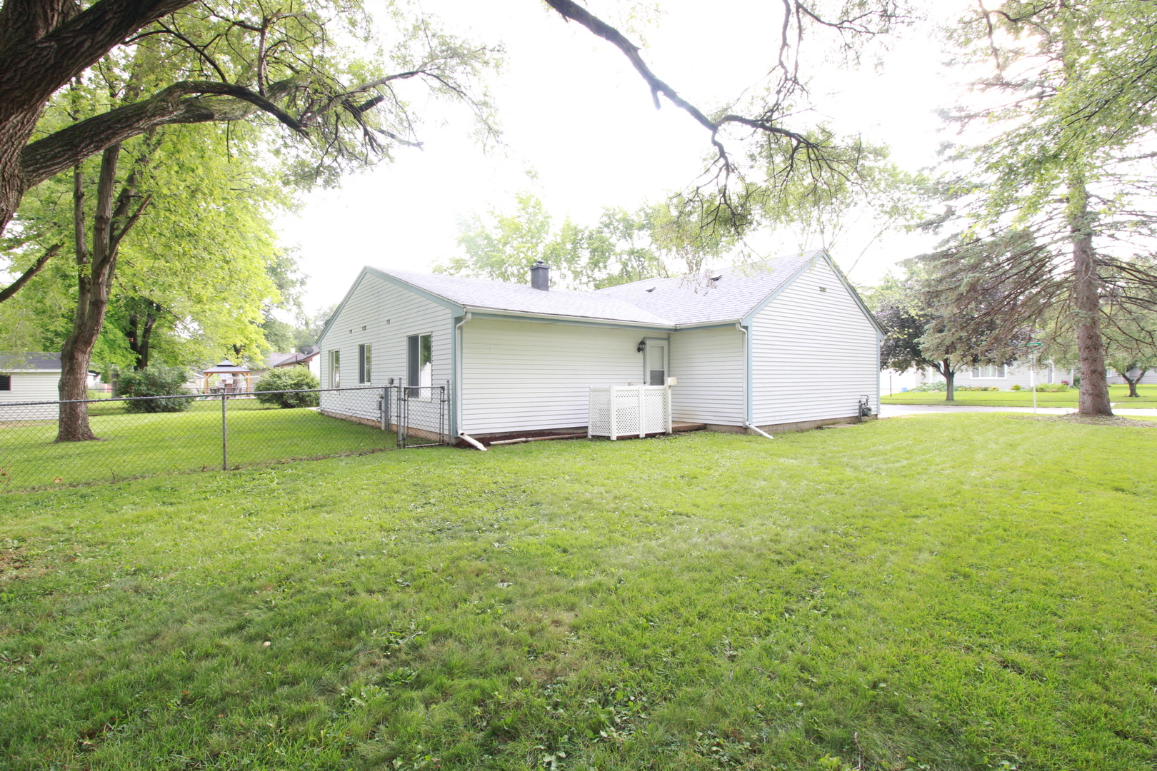 55 Amesbury Road Montgomery, IL 60538 - Photo 3 of 4