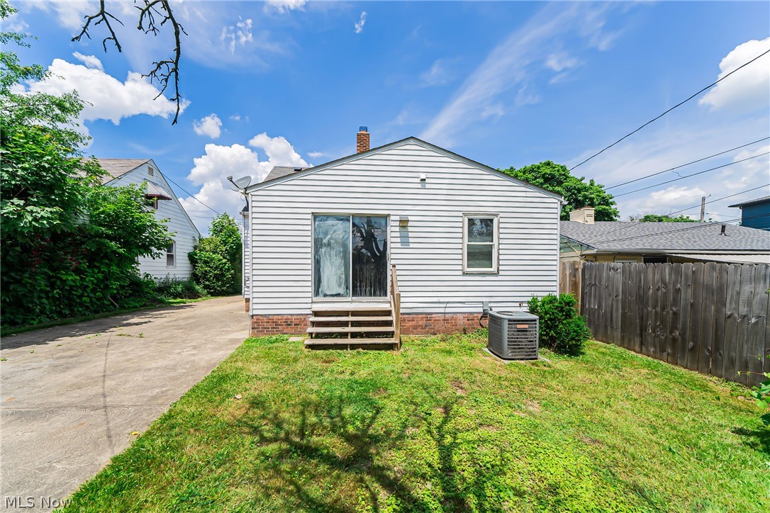 17008 Ridgeton Drive Cleveland, OH 44128 - Photo 31 of 34 Gallery Image 31