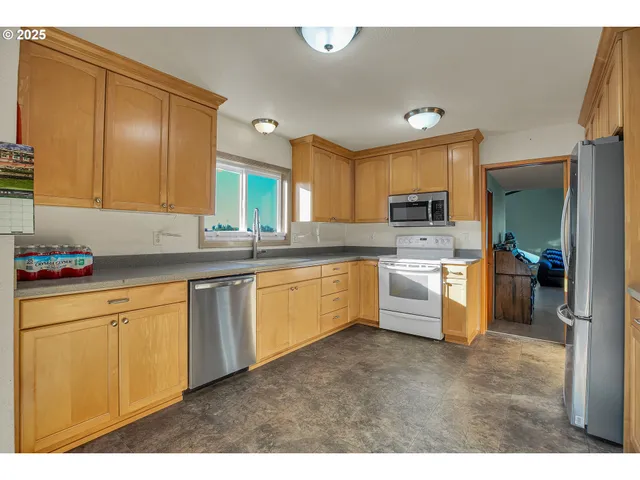 $700,000 | 10787 South Heinz Road, Canby, OR 97013