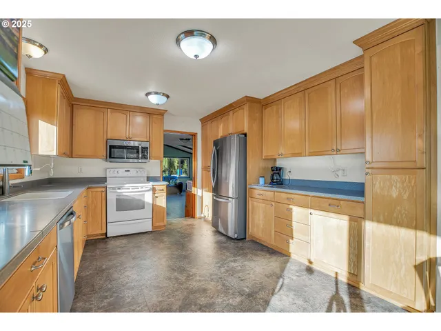 $700,000 | 10787 South Heinz Road, Canby, OR 97013