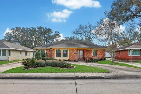 $2,500 | 3315 South Braeswood Boulevard, Houston, TX 77025