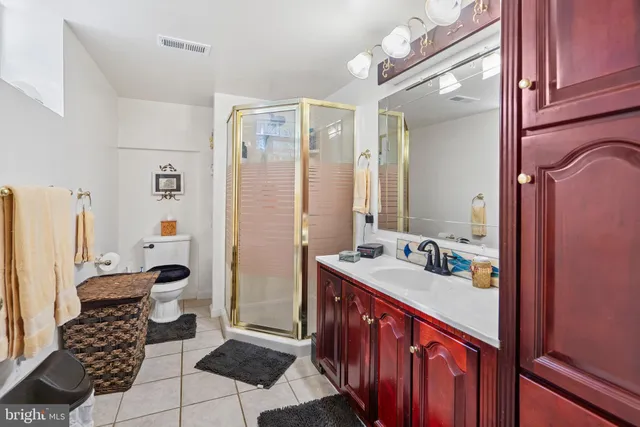 a bathroom with a bath tub