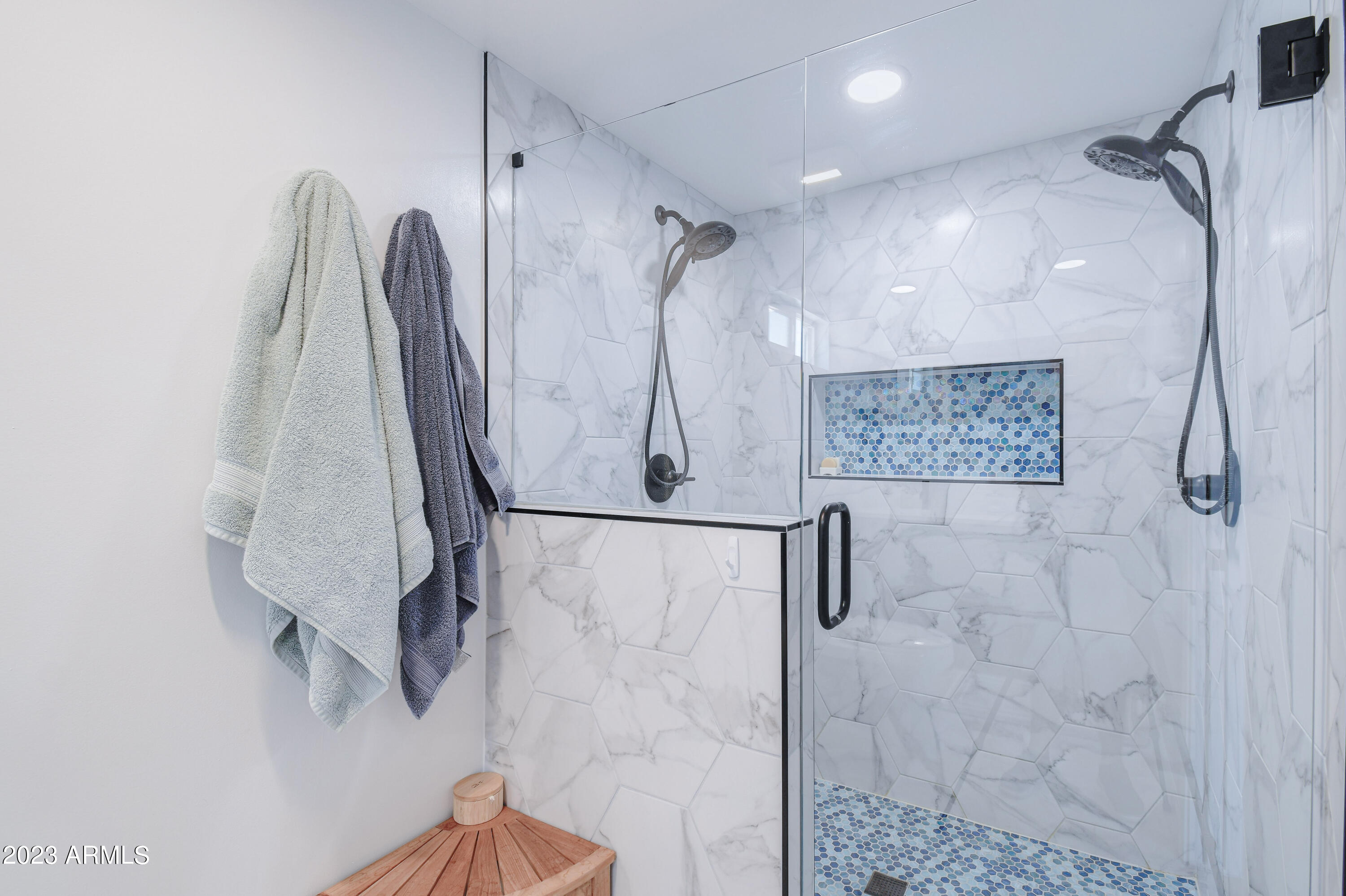 2880 East Cochise Road Phoenix, AZ 85028 - Photo 21 of 59 Master 1 Shower