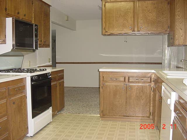 1760 Canyon Road Redding, CA 96001 - Photo 5 of 10 Kitchen 2