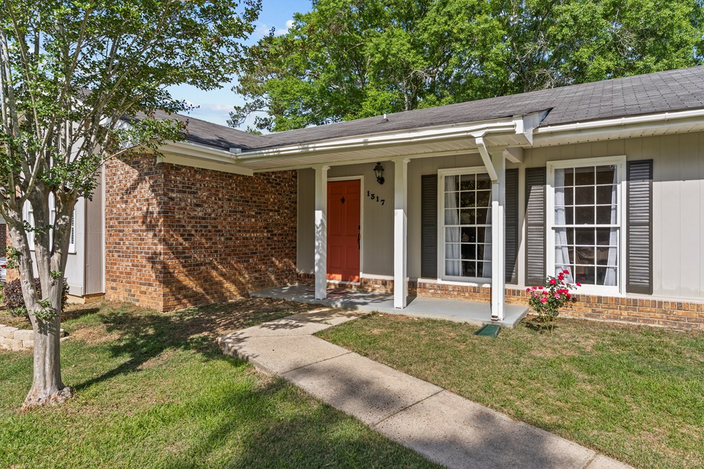 1317 Cambridge Road Dothan, AL 36305 - Photo 2 of 29