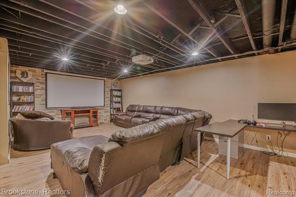 12824 Clyde Road Fenton, MI 48430 - Photo 27 of 57