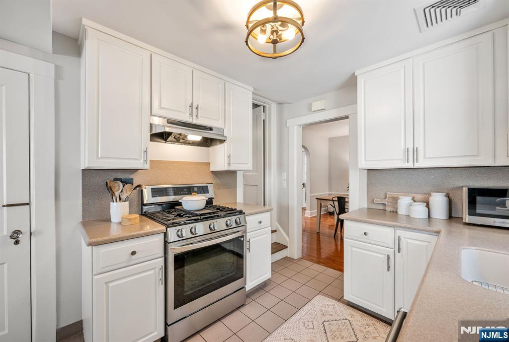 552 Hillcrest Road Ridgewood, NJ 07450 - Photo 9 of 26