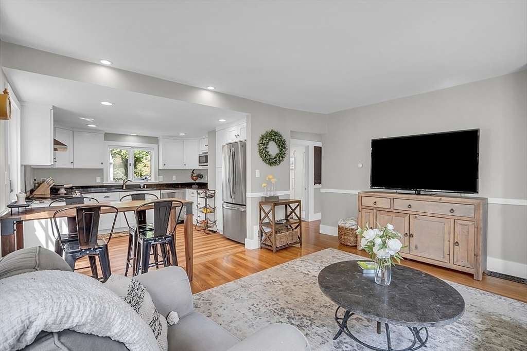 299 South Road Bedford, MA 01730 - Photo 3 of 39 Gallery Image 3