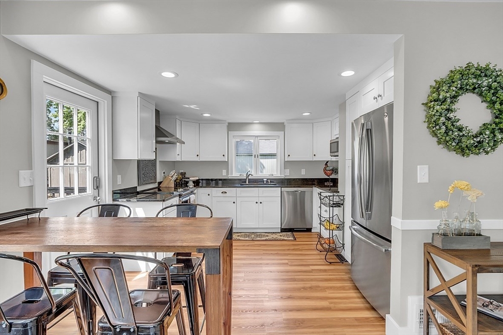 299 South Road Bedford, MA 01730 - Photo 4 of 39 Gallery Image 4