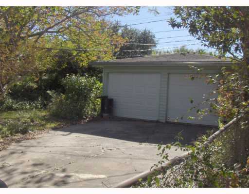 3515 Floyd Street Corpus Christi, TX 78411 - Photo 5 of 5 a closeup of a tree
