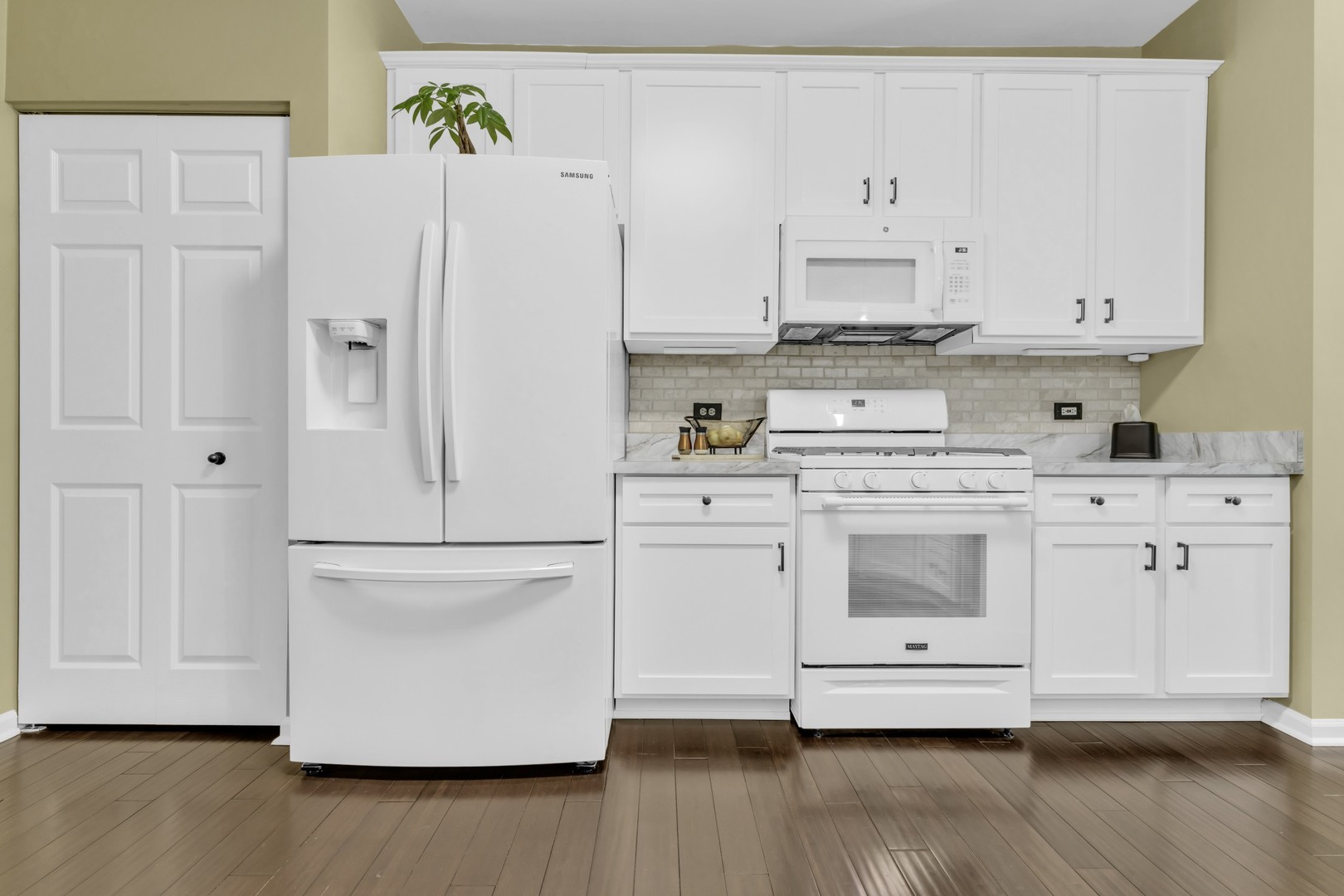 414 Bay Tree Circle Vernon Hills, IL 60061 - Photo 16 of 54