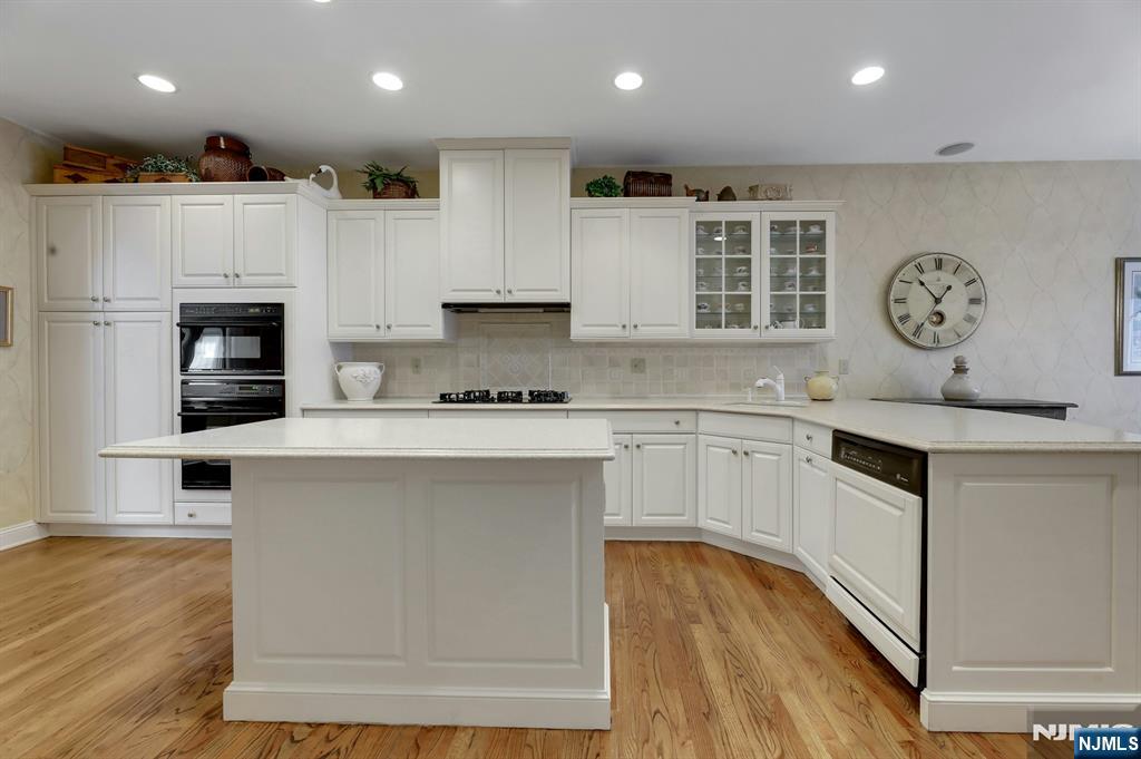 278 Hampshire Ridge, Unit 278 Park Ridge, NJ 07656 - Photo 13 of 45