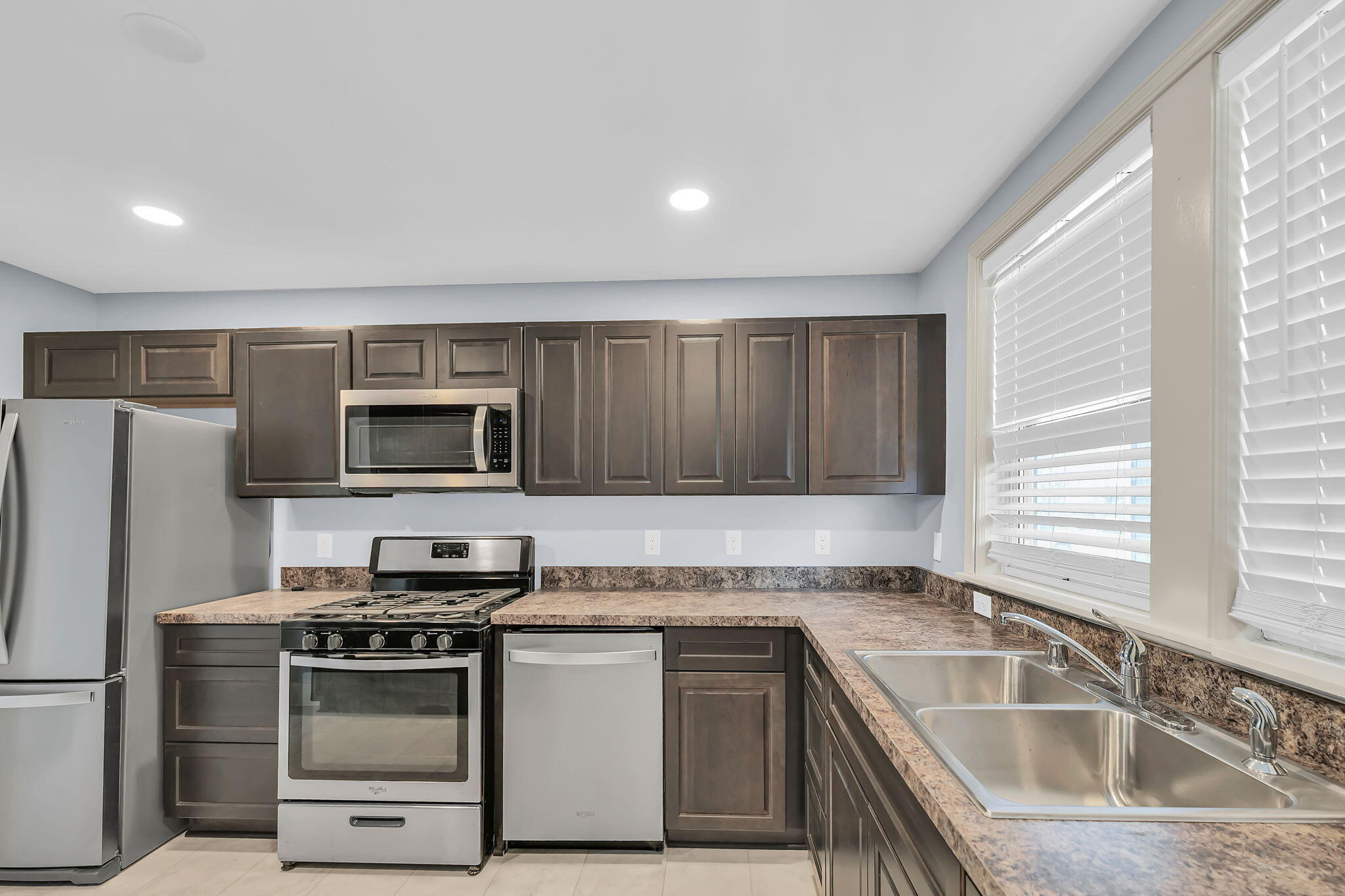 1528 Thurston Avenue Racine, WI 53405 - Photo 4 of 27 10-web-or-mls-1528 Thurston Ave Racine 8