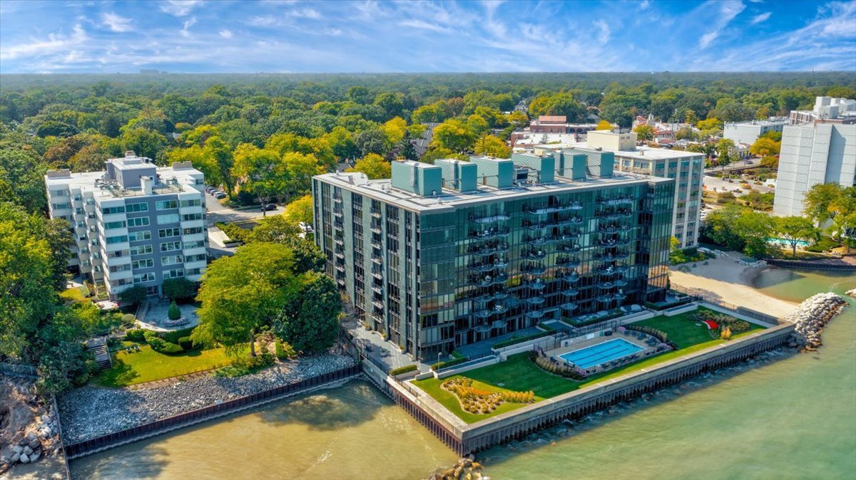 1420 Sheridan Road, Unit 1H Wilmette, IL 60091 - Photo 2 of 40 a view of a city with tall buildings