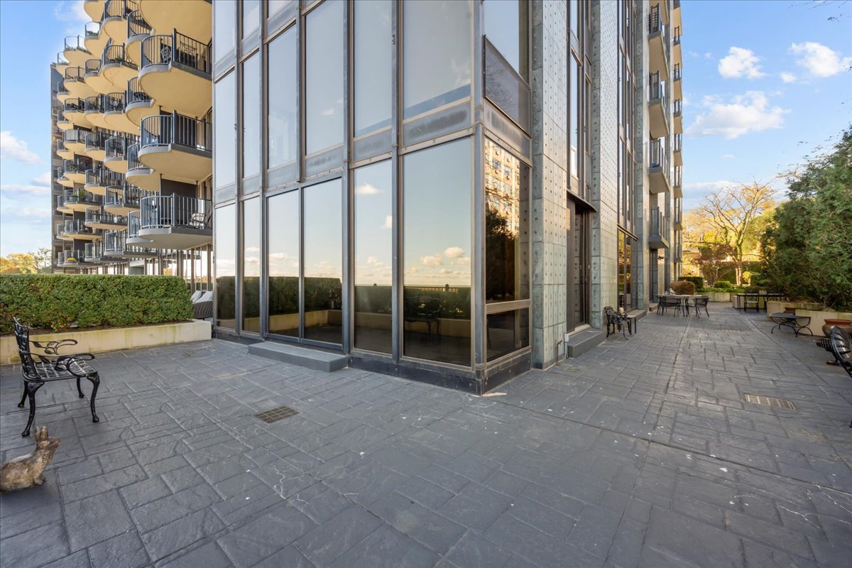 1420 Sheridan Road, Unit 1H Wilmette, IL 60091 - Photo 29 of 40 a view of a building with many windows