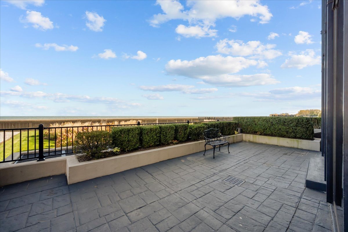 1420 Sheridan Road, Unit 1H Wilmette, IL 60091 - Photo 30 of 40 a view of outdoor space with seating area