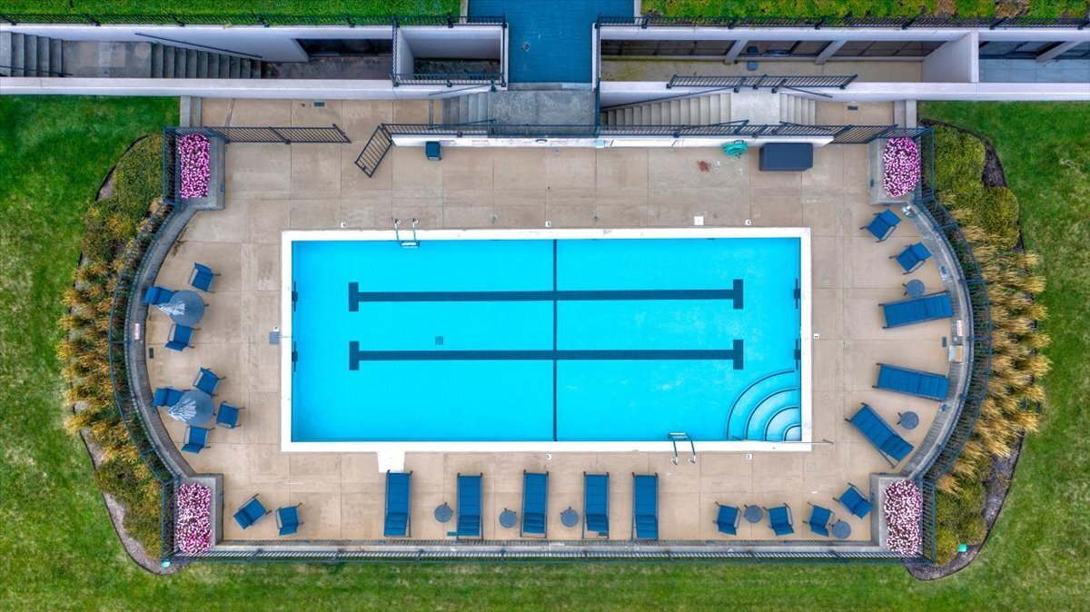 1420 Sheridan Road, Unit 1H Wilmette, IL 60091 - Photo 37 of 40 a view of a house with a yard and sitting area