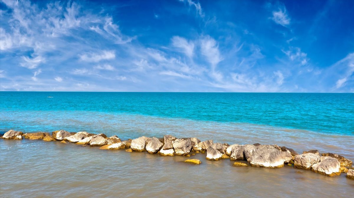 1420 Sheridan Road, Unit 1H Wilmette, IL 60091 - Photo 39 of 40 a view of a lake