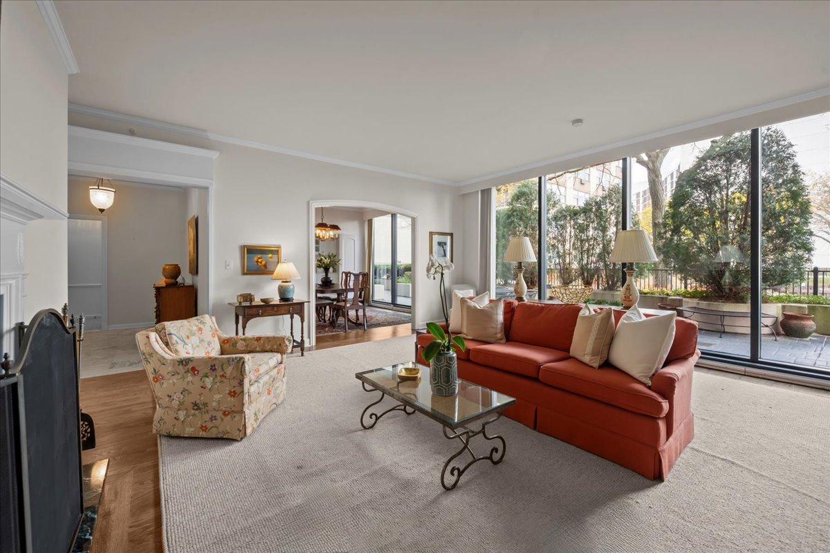 1420 Sheridan Road, Unit 1H Wilmette, IL 60091 - Photo 9 of 40 a living room with furniture and a large window