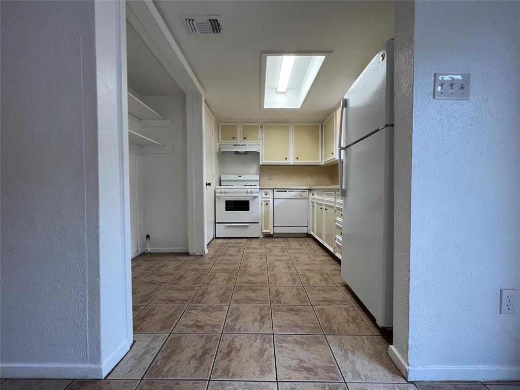 1908 Camden Court, Unit 3 Denton, TX 76205 - Photo 4 of 17