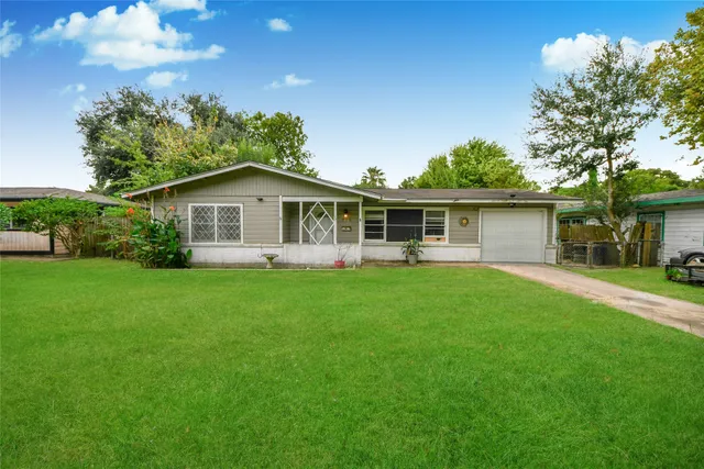 $1,450 | 515 24th Avenue North, Texas City, TX 77590