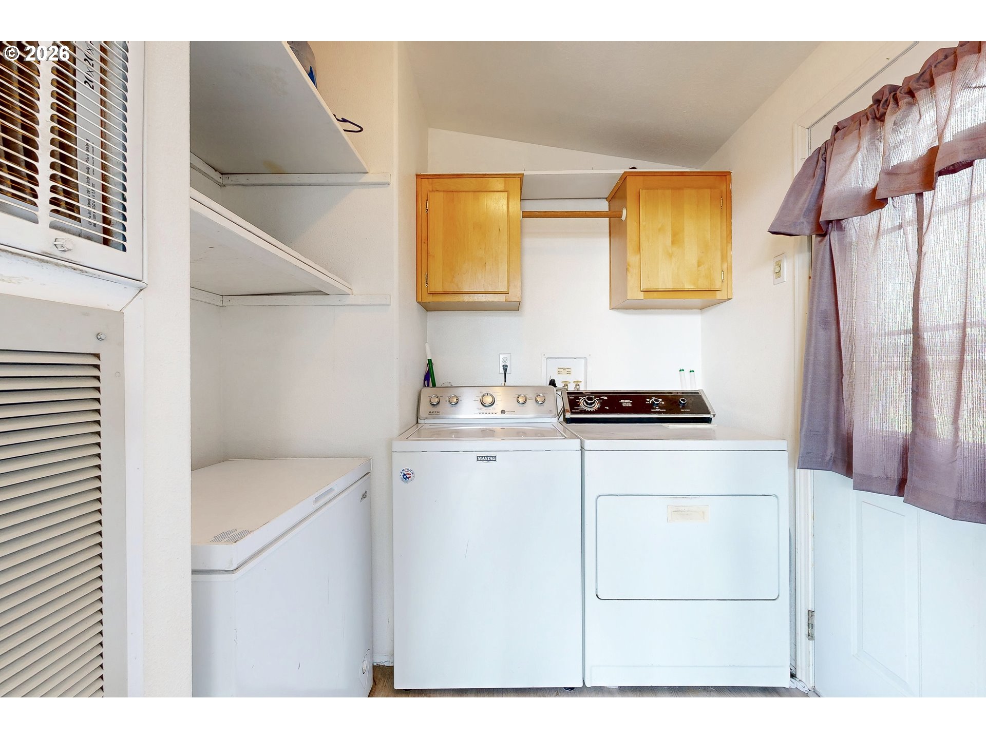 84889 Triangle Station Road Milton Freewater, OR 97862 - Photo 16 of 40 a utility room with dryer and washer