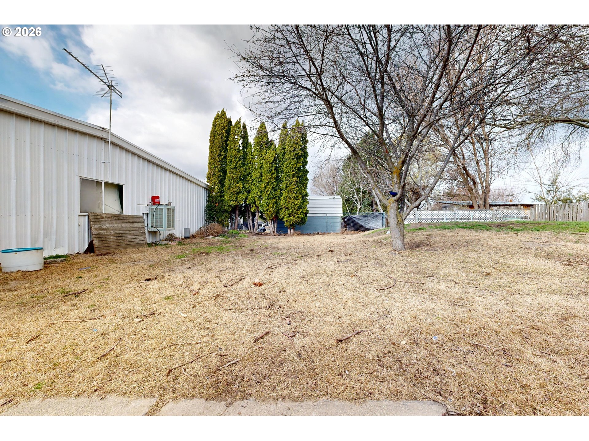 84889 Triangle Station Road Milton Freewater, OR 97862 - Photo 27 of 40 a view of a yard