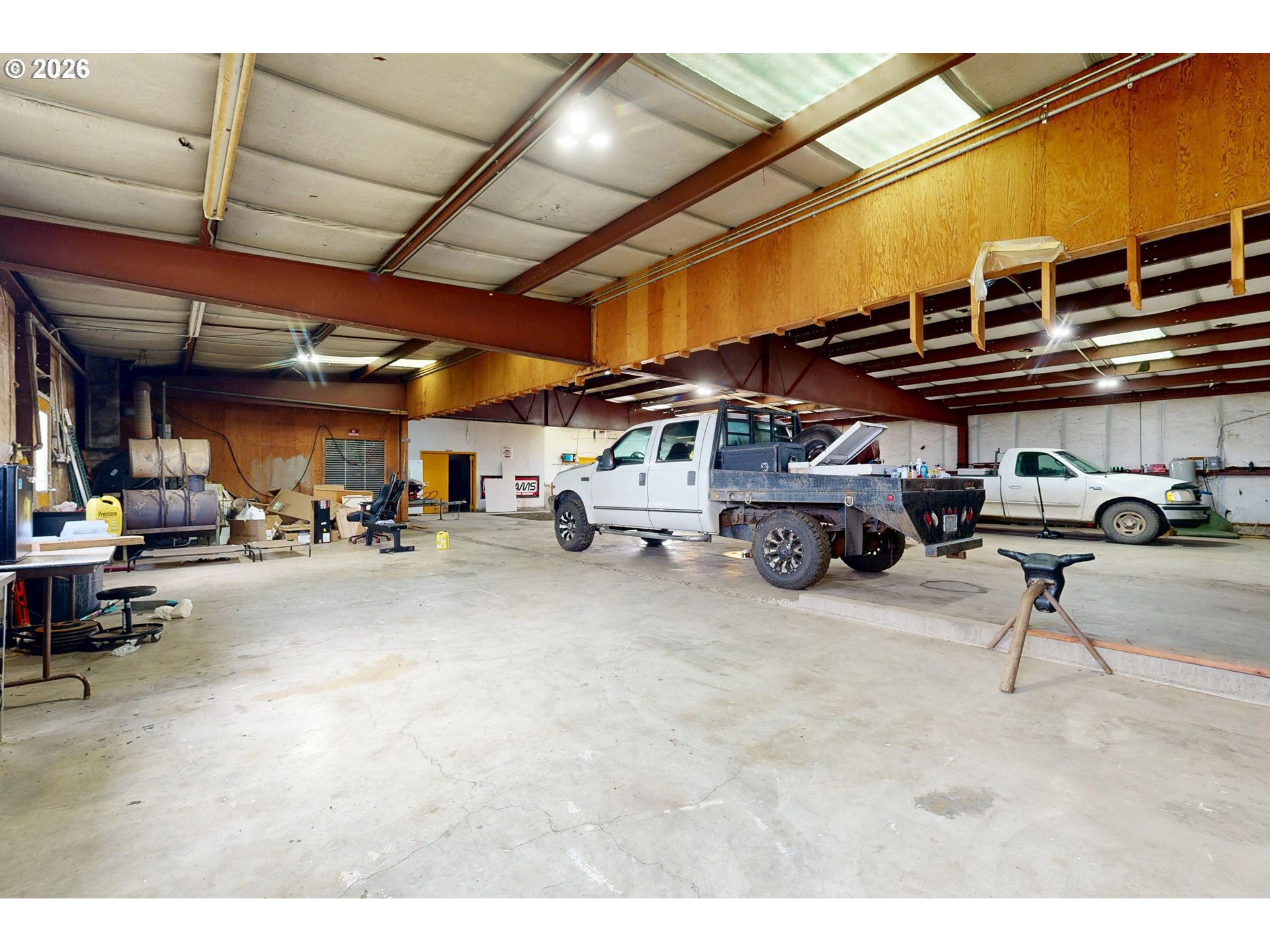 84889 Triangle Station Road Milton Freewater, OR 97862 - Photo 37 of 40 a view of parking garage with cars