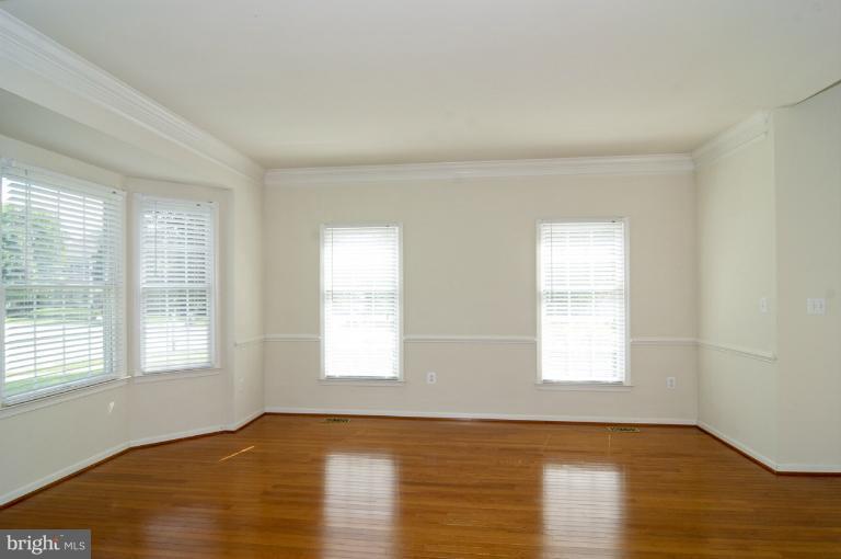 6821 Creekside Road Clarksville, MD 21029 - Photo 22 of 27 Living Room