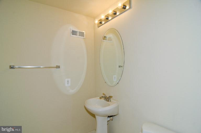 6821 Creekside Road Clarksville, MD 21029 - Photo 8 of 27 Half Bath