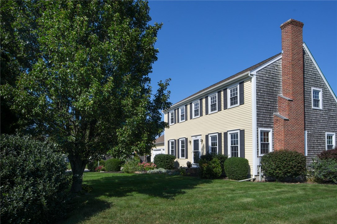 1040 Middle Road Portsmouth, RI 02871 - Photo 3 of 23