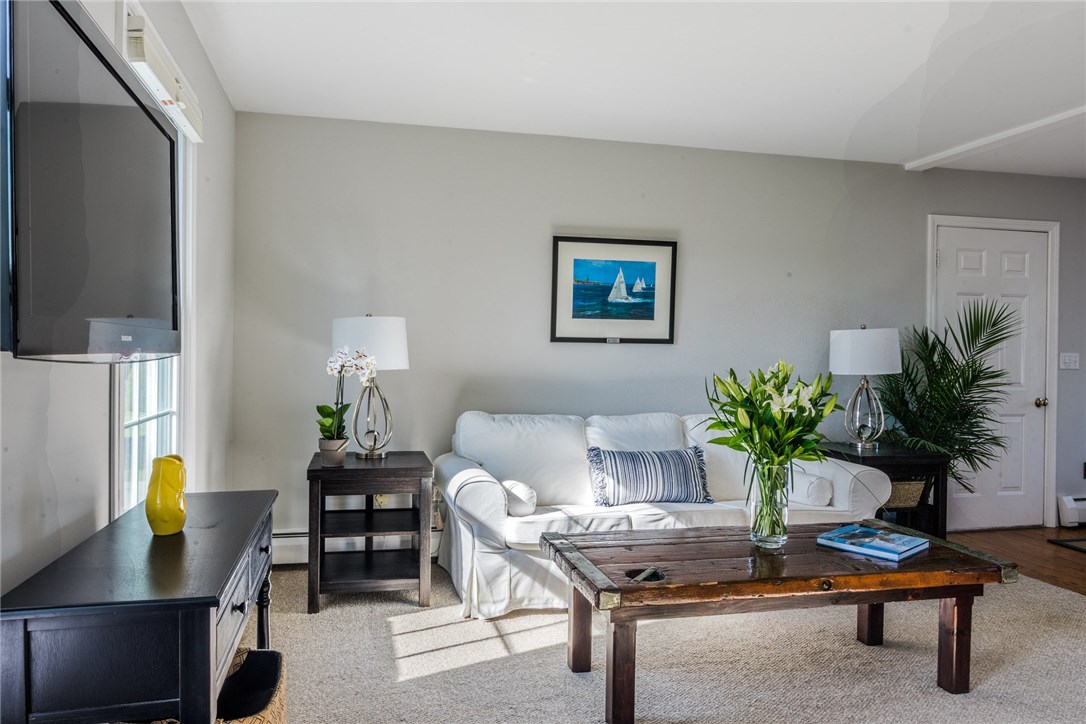 1040 Middle Road Portsmouth, RI 02871 - Photo 8 of 23